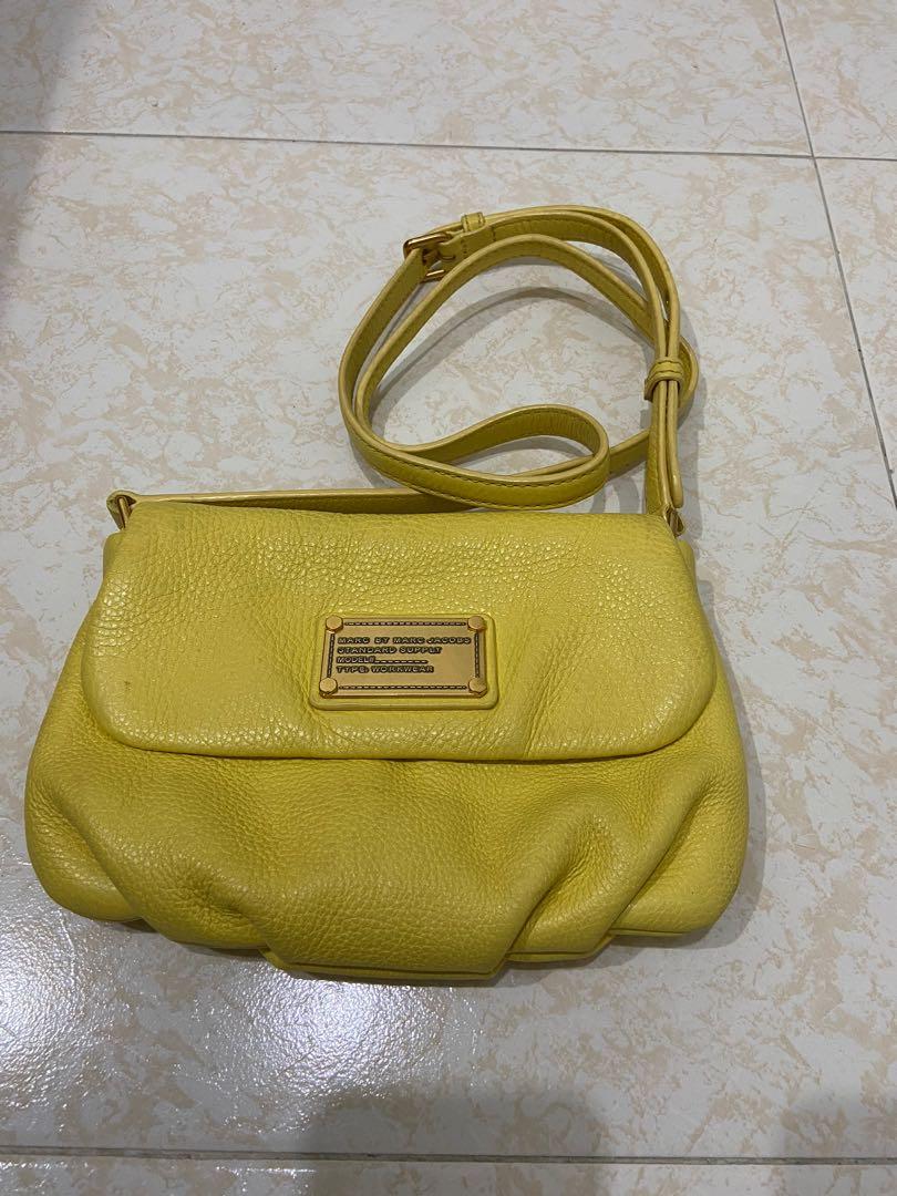 Marc by marc jacobs sling bag IDR 470k Size 31x27x11 Warna yellow, grey,  nude Cakep warnanya Full leather Bag only