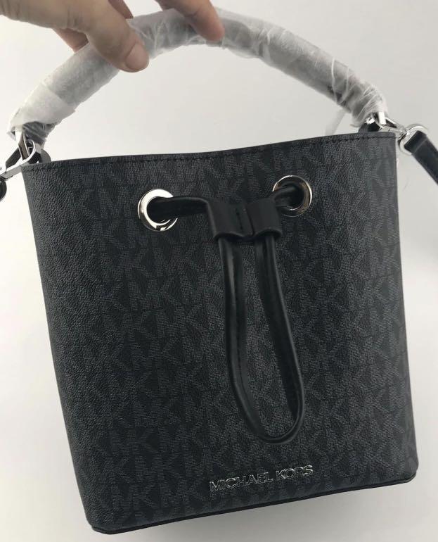 MK Bucket Bag Small (Category: Cross-body Bags) located in Quezon City. Submitted by lookingclosetshop (Listing ID 1142309123, Image 1). Description: .