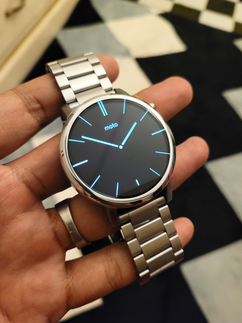 Moto 360 smart watches sales