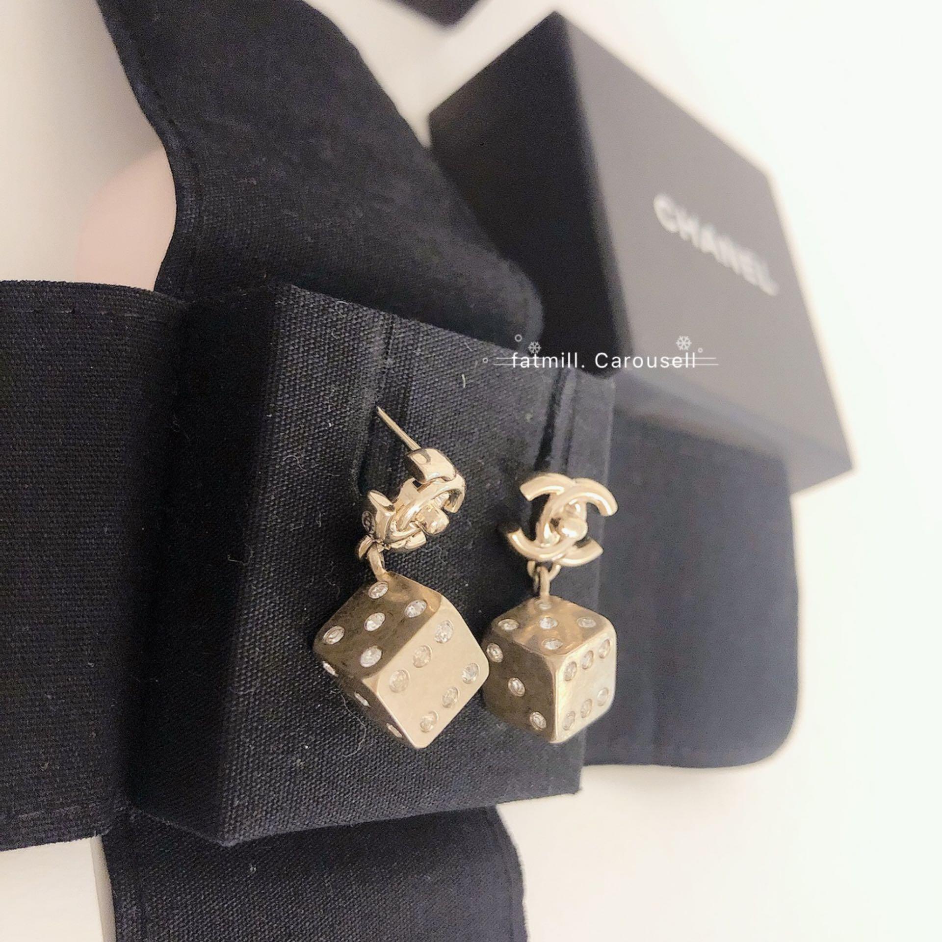 HOLD📌[New] Chanel CC Dicey Earrings 21耳環, 名牌, 手袋及銀包- Carousell