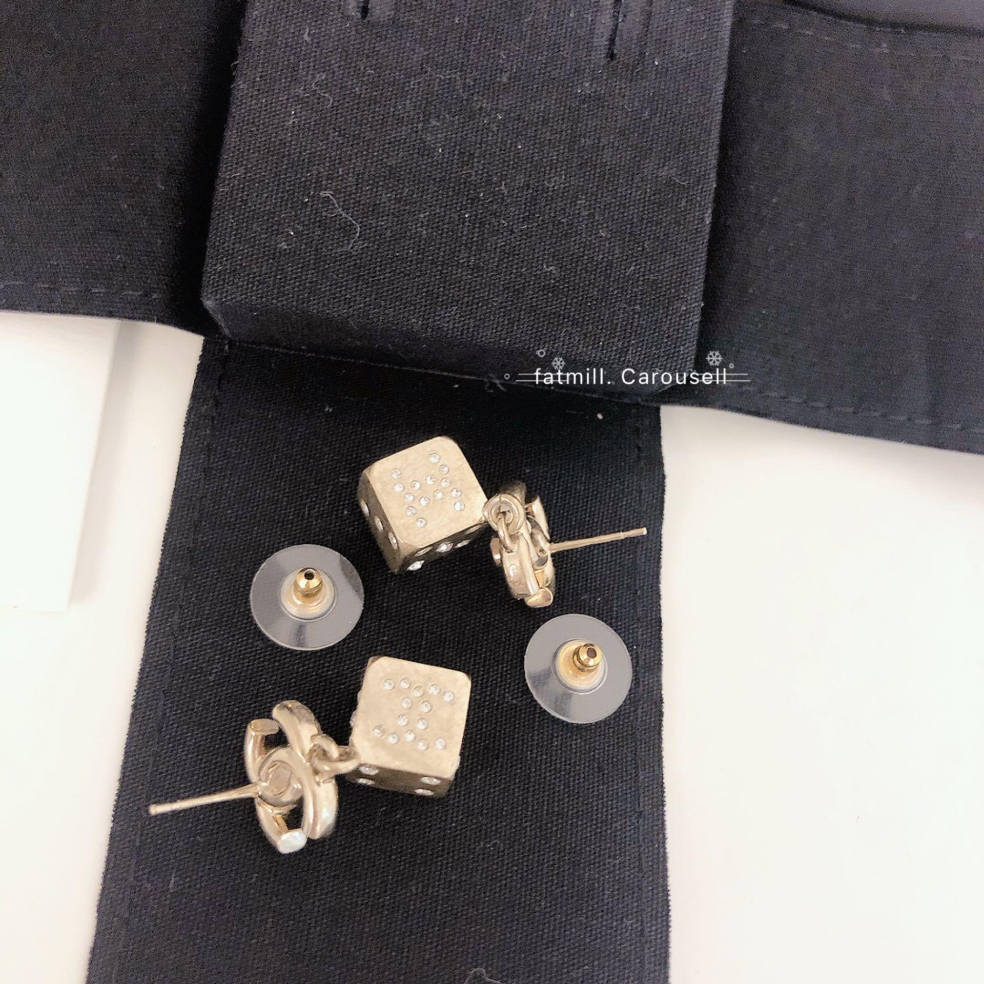 HOLD📌[New] Chanel CC Dicey Earrings 21耳環, 名牌, 手袋及銀包- Carousell