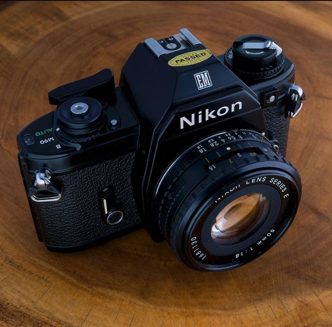 em nikon camera