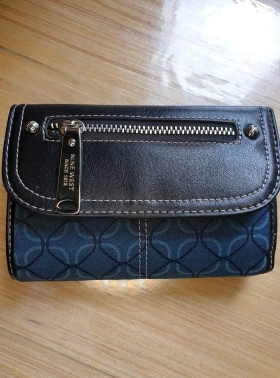 nine west ladies wallets