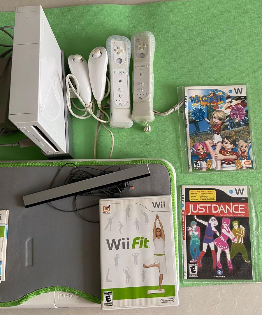 Nintendo Wii console with balance board and 7 games, Video Gaming
