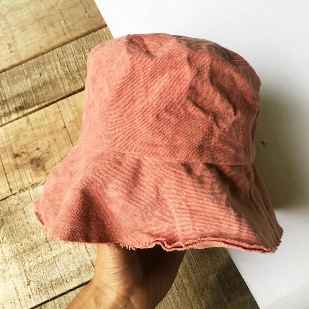 peach ripped bucket hat, Fesyen Pria 