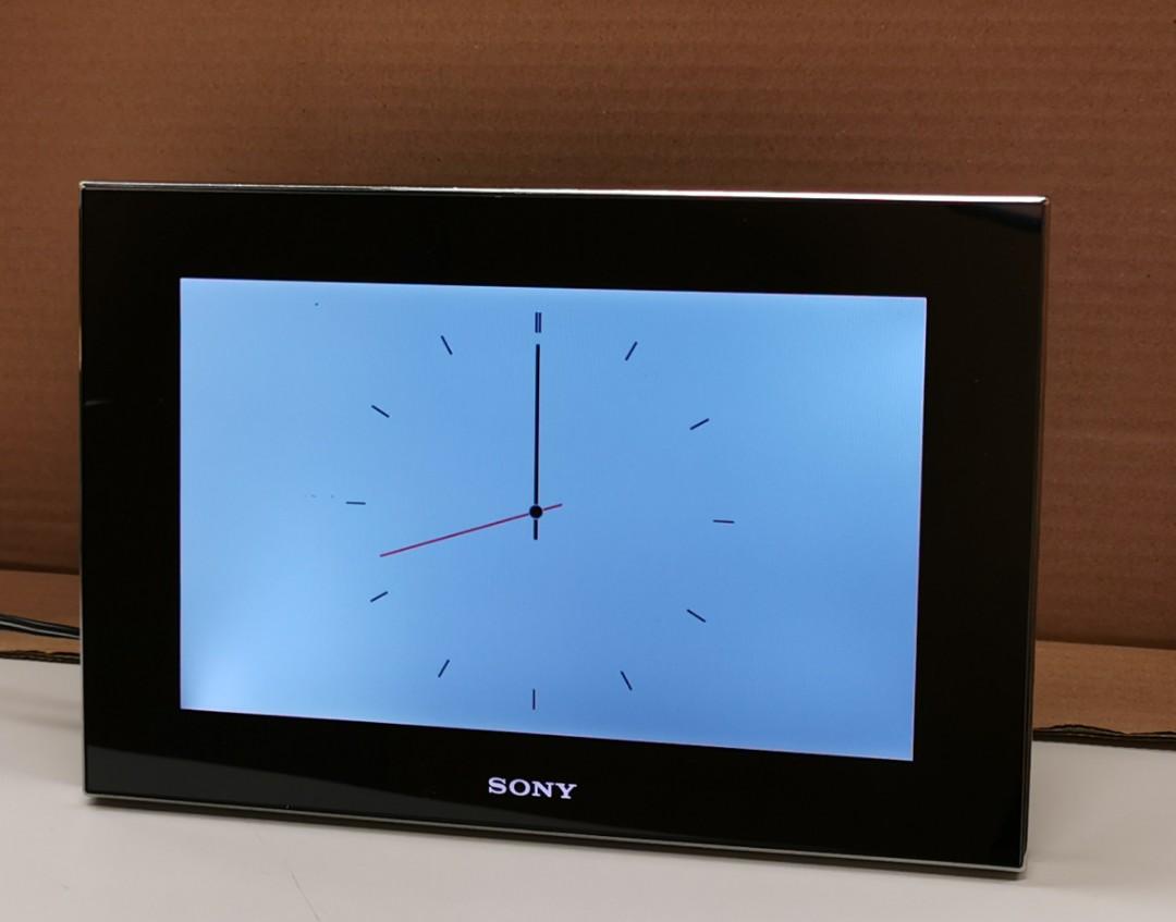 Sony DPFV900 插卡式 電子相架 數碼相架 時鐘, 電腦＆科技, 電腦周邊及配件, 電子屏幕 Carousell