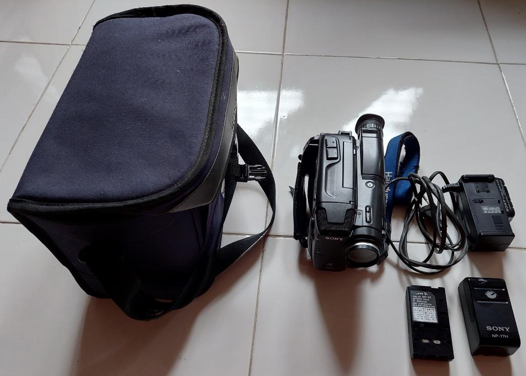 Sony Videocam (Category: Video Cameras) located in Imus. Submitted by nhelsg2 (Listing ID 1142145058, Image 1). Description: Sony Handycam Video8 CCD-TR380 NTSC 8mm Analog Camcorder for Parts or Repair Recording Definition: Standard Definition Model: CCD-TR380, Optical Zoom: 12x Series: Sony Handycam, Type: Handheld Features: Steady Shot Media Format: Hi8, Video8 Storage Type: Removable (Tape) Brand: Sony https://usermanual.wiki/Sony/CCDTR23.1450