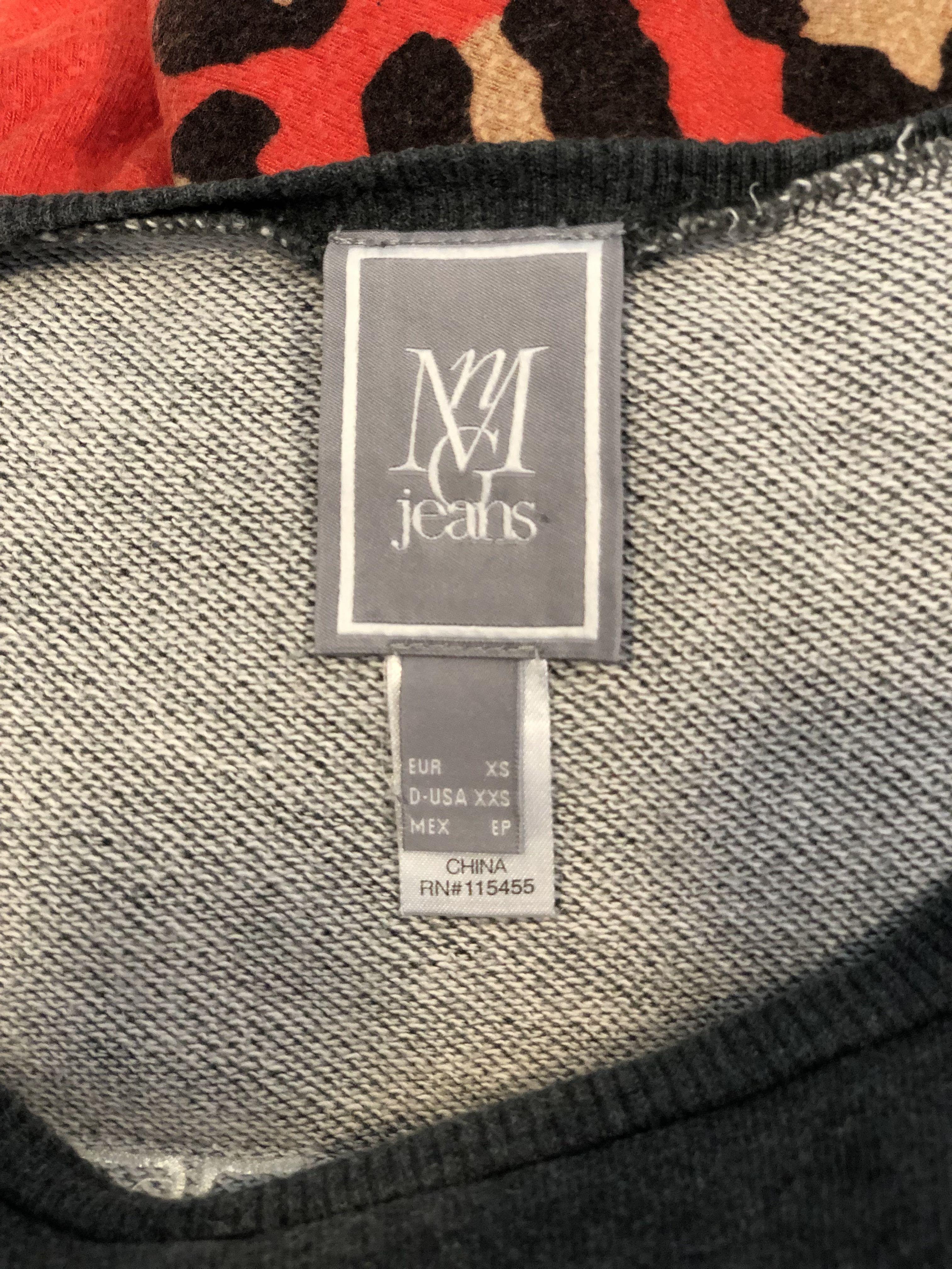Statement Pullover (Category: Longsleeves) located in Las Pinas. Submitted by kber12 (Listing ID 1142157939, Image 3). Description: The fit is quite loose so it can fit up to Small..