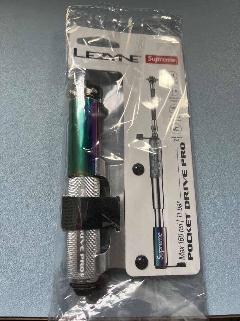 Supreme lezyne pocket drive pro bike pump (iridescent), 運動產品
