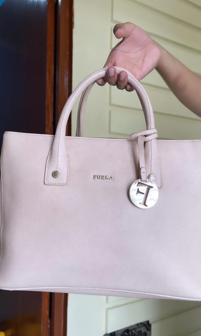 Furla Ariana Tote Bag (Moonstone color), Barang Mewah, Tas & Dompet di  Carousell