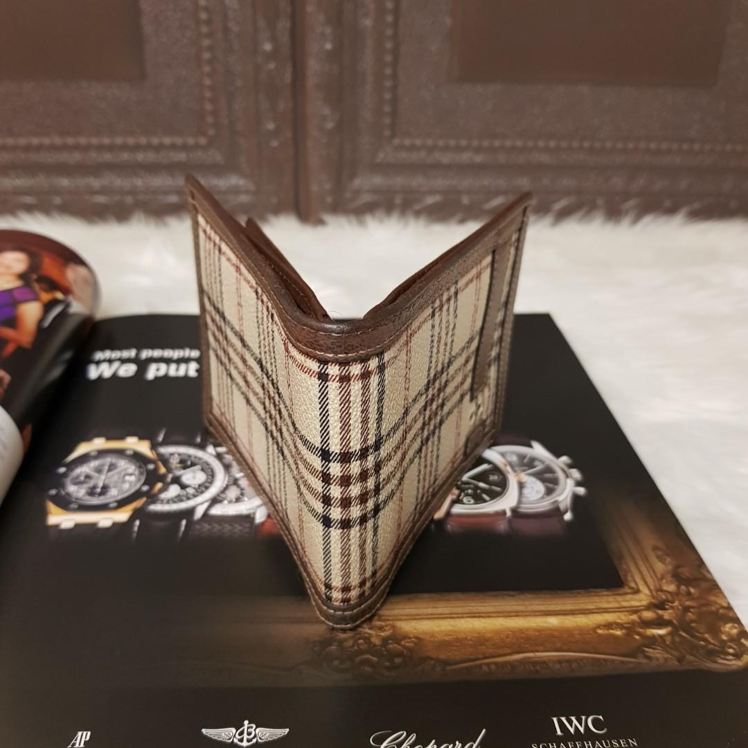 TWO FOLD WALLET LEATHER (Category: Luxury Bags & Wallets) located in Manila. Submitted by geecollection01 (Listing ID 1142217526, Image 2). Description: TWO FOLD LEATHER WALLET WITH CARD SLOTS WITH PICTURE SLOT.