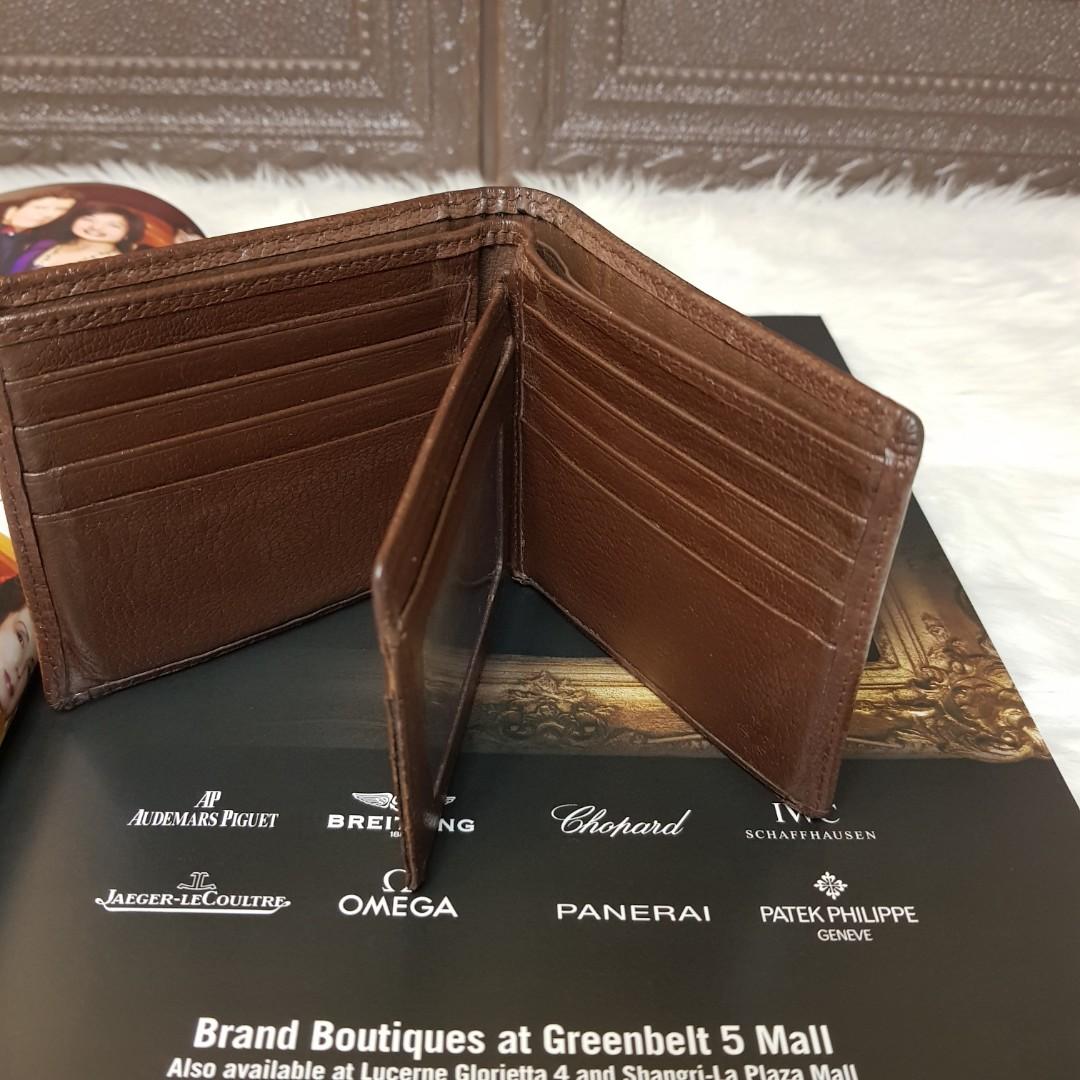 TWO FOLD WALLET LEATHER (Category: Luxury Bags & Wallets) located in Manila. Submitted by geecollection01 (Listing ID 1142217526, Image 3). Description: TWO FOLD LEATHER WALLET WITH CARD SLOTS WITH PICTURE SLOT.