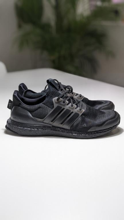 ULTRABOOST 5.0 DNA ALL BLACK size 10US 44EUR