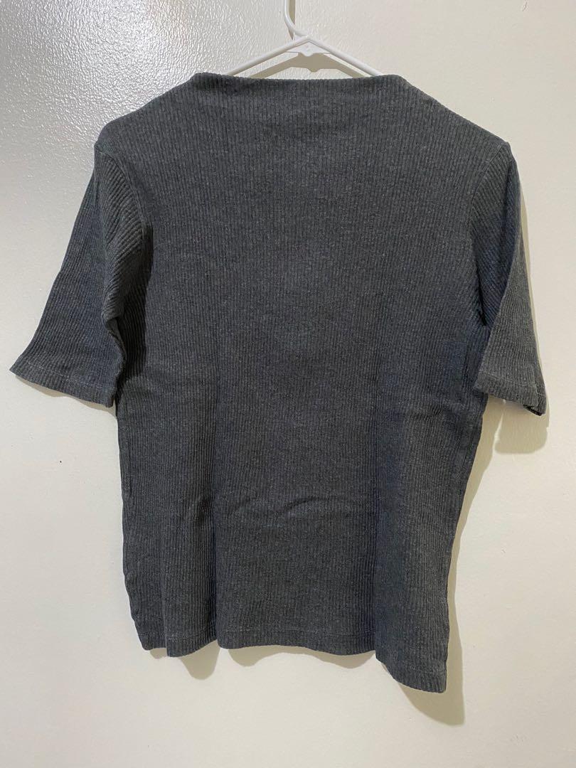 Uniqlo Grey Ribbed Shirt (Category: Shirts) located in Quezon City. Submitted by declutterwithmina (Listing ID 1142138090, Image 2). Description: Mode of Payment: > BDO > GCash > COD Message me for queries! 😊.