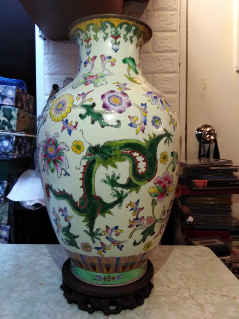 567年代大清乾隆年製底款琺瑯彩刻花花瓶, 興趣及遊戲, 收藏品及紀念品 