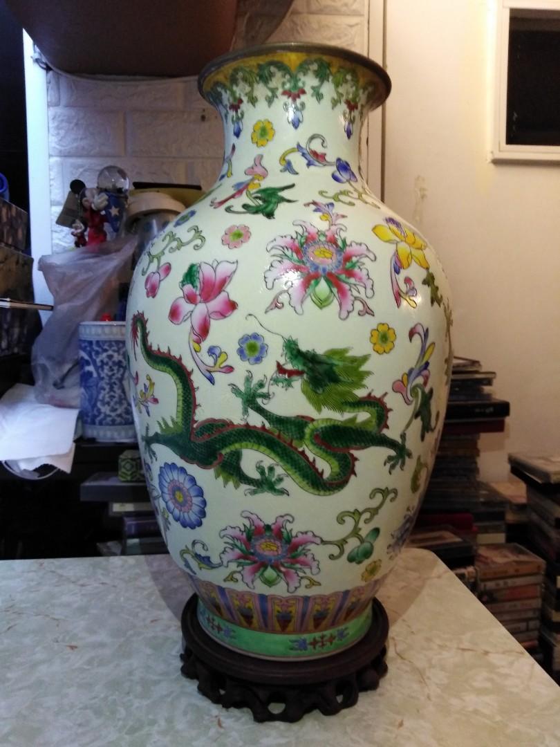 567年代大清乾隆年製底款琺瑯彩刻花花瓶, 興趣及遊戲, 收藏品及紀念品 