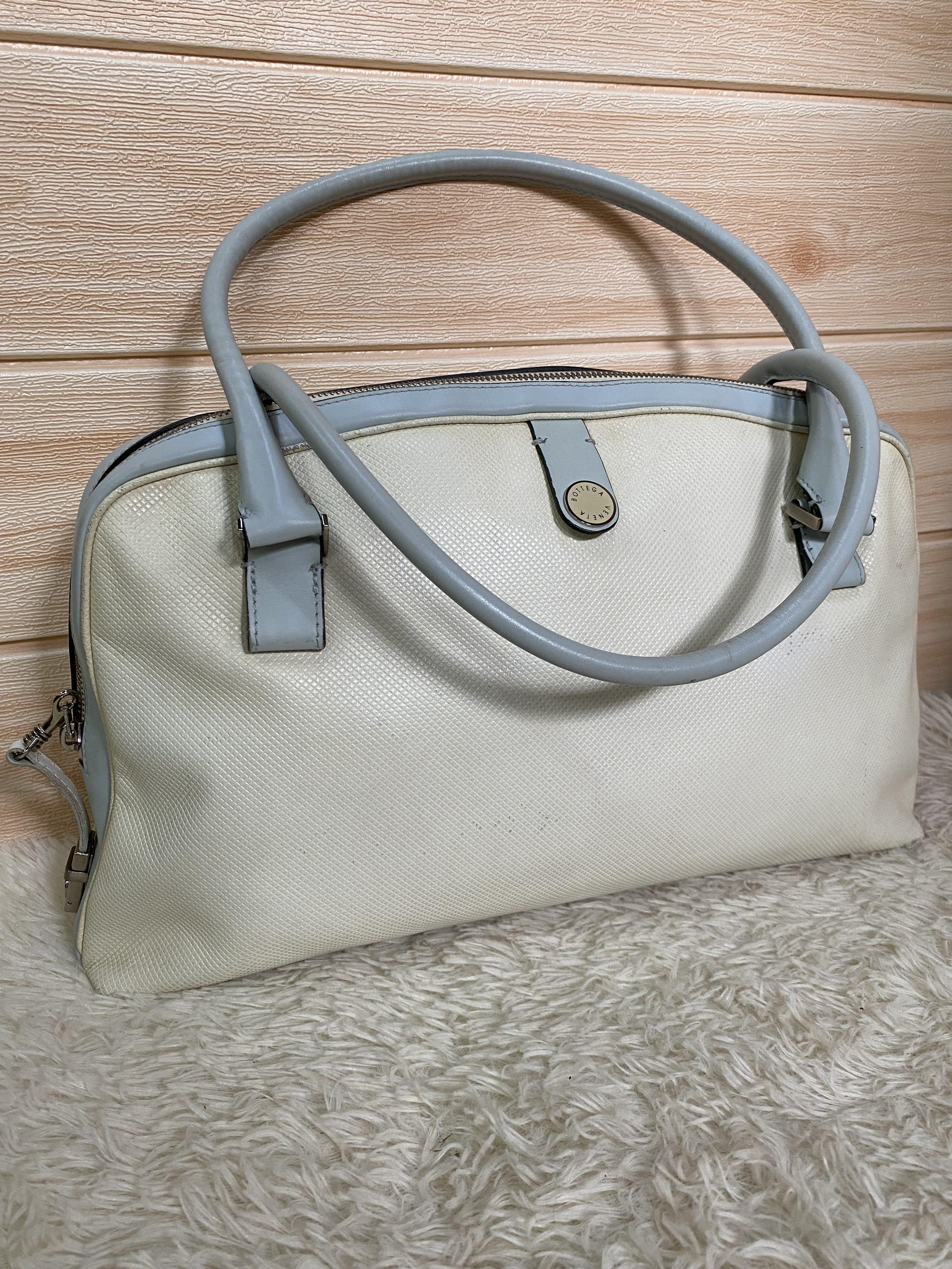 💯 Authentic Bottega Veneta Satchel Bag (Category: Luxury Bags & Wallets) located in Cagayan de Oro. Submitted by riggstuffs (Listing ID 1077225360, Image 1). Description: Bottega Veneta 💯 Authentic Bag. The condition of the bag is good both interior and exterior. With minimal signs of use. The strap is still in good condition and Untarnished hardware Lost key The dimension of the bag is H 11”, L 14”, W6” Handle drop is 7” No other inclusion DIS