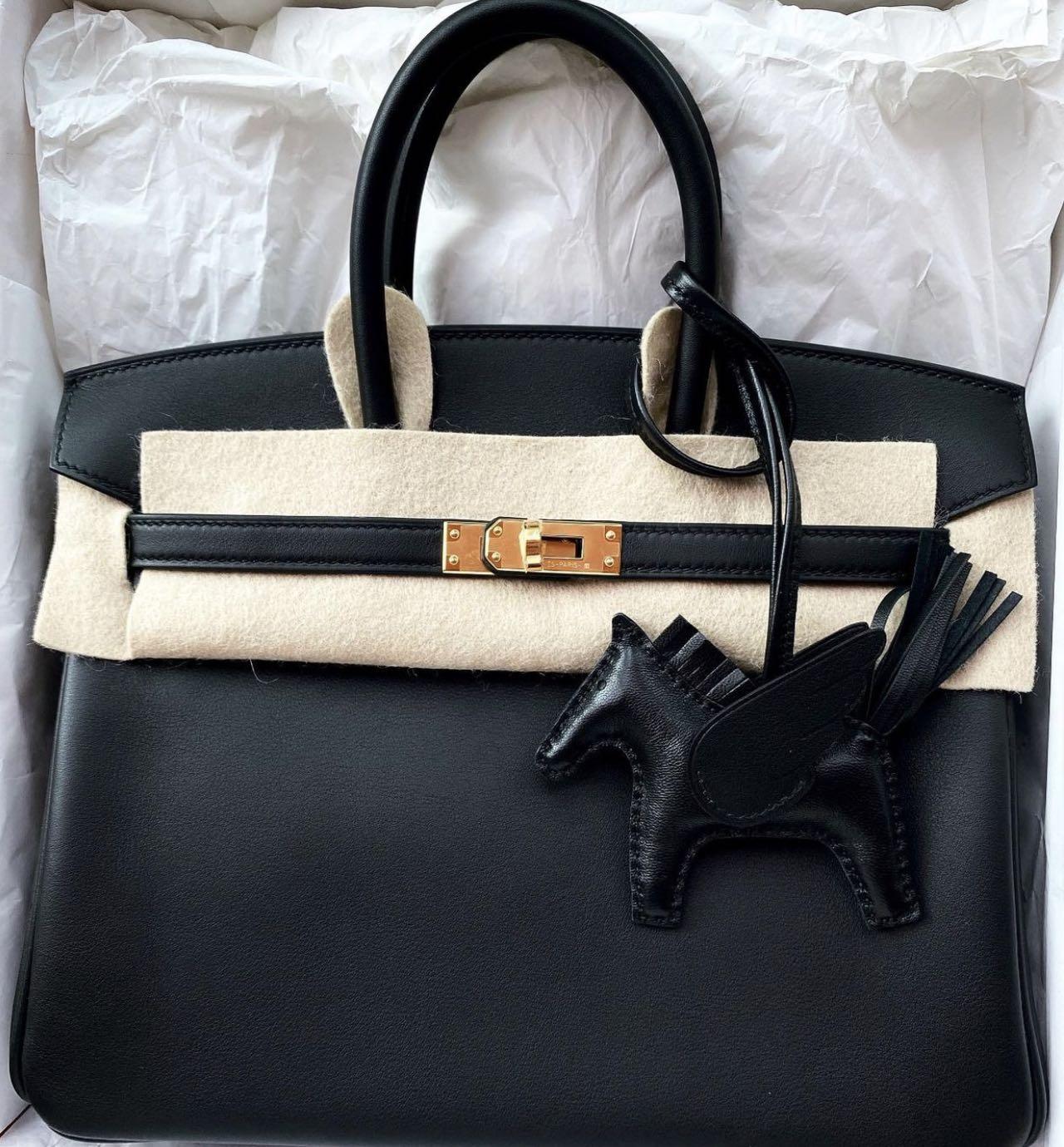 🆕 AUTHENTIC HERMES BIRKIN 25 BLACK SWIFT IN GOLD HARDWARE, Luxury, Bags &  Wallets on Carousell