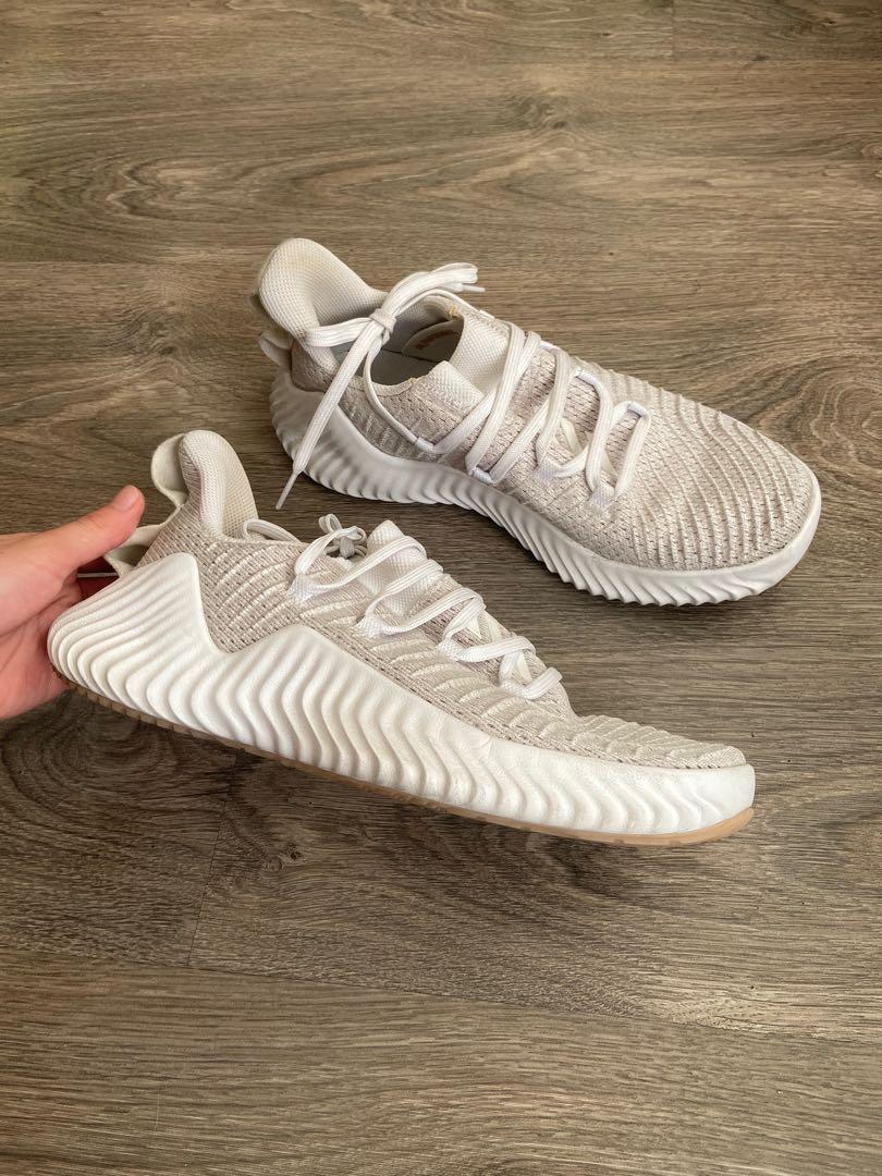 Adidas Women s Bounce Shoes barely used US7 Women s Fashion