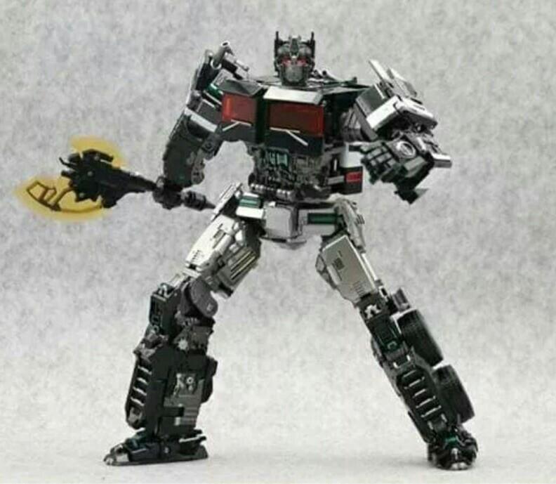 aoyi Mech Black mamba Ls13 optimus Prime transformable robot (Category: Gundam & Model Kits) located in Manila. Submitted by triple_jjj (Listing ID 1142475586, Image 2). Description: aoyi Mech Black mamba Ls13 Z purple optimus Prime Ls13 optimus prime red ls13 nemesis optimus Prime transformable robot All brand new stocks Brand new with Box 13 inches Transformable to robot or car Alloy and abs plastic Led lights heads and weapons With accessories