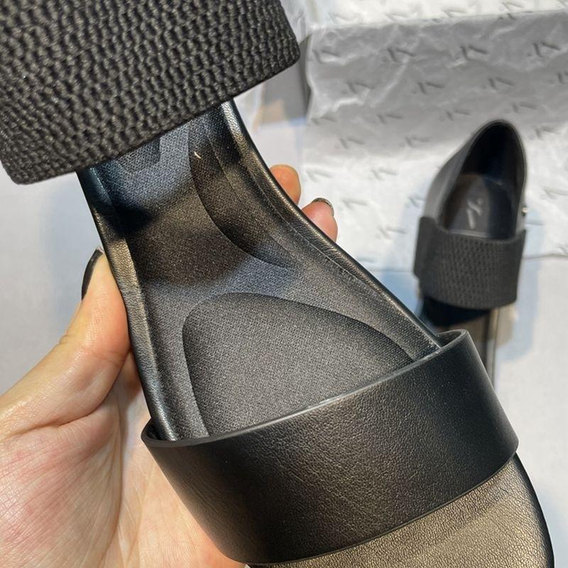 Vera wang top wedge sandals
