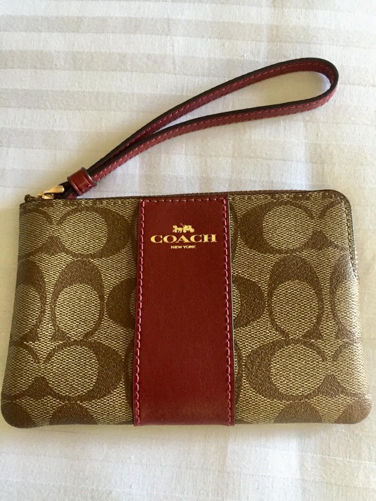 Coach wallet pouch 2025
