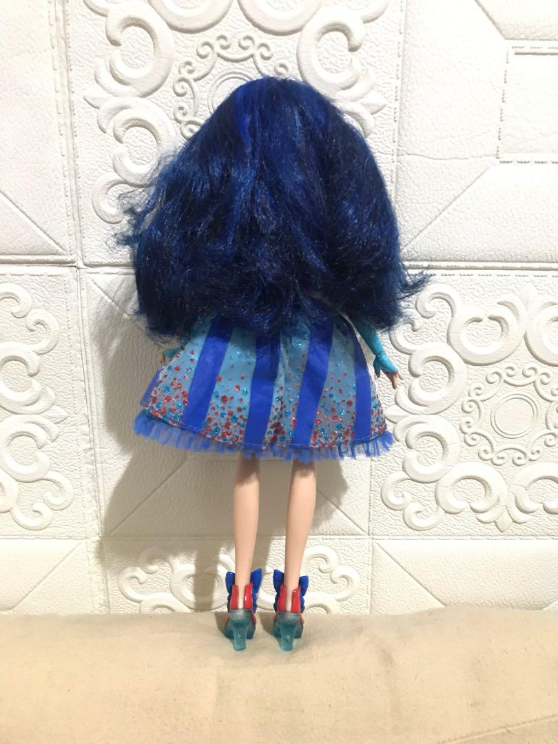 Disney Descendants Evie doll (Category: Kids Toys) located in Quezon City. Submitted by bees.kitty (Listing ID 1142467955, Image 3). Description: - preloved - battery operated, working - dress lights up - sold as is.