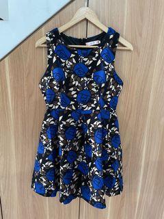 Dress selutut bunga