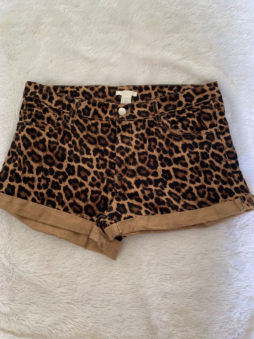 H\u0026M leopard hotpants, Fesyen Wanita 