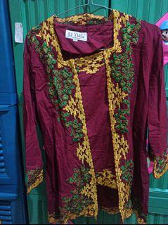 Kebaya merah