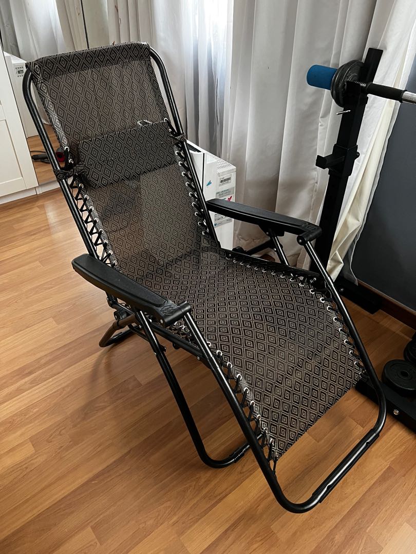 Kerusi Lipat Malas, Furniture & Home Living, Furniture, Chairs on Carousell