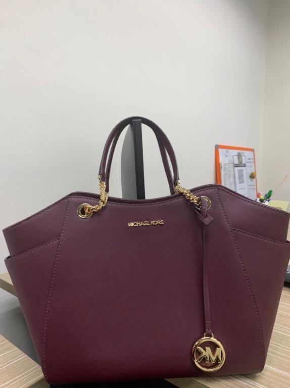 Michael Kors Jet Set Travel Large Chain Shoulder Tote in Maroon, Women's  Fashion, Bags & Wallets, Tote Bags on Carousell