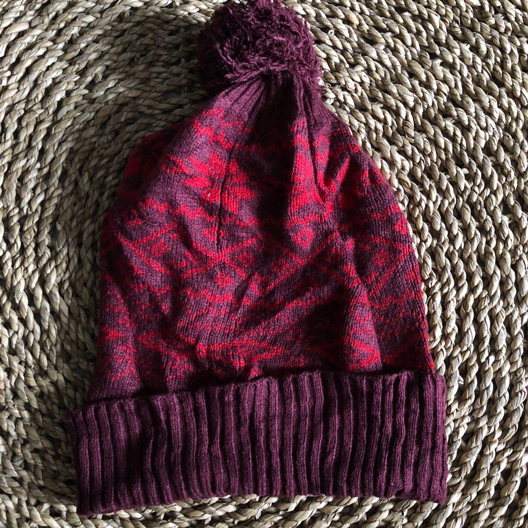Uniqlo Red Tribal Beanie Hat, Fesyen 