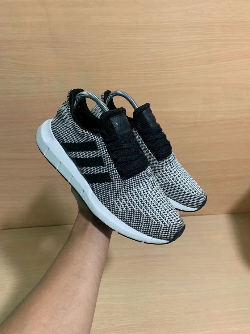 Adidas swift run oreo hot sale