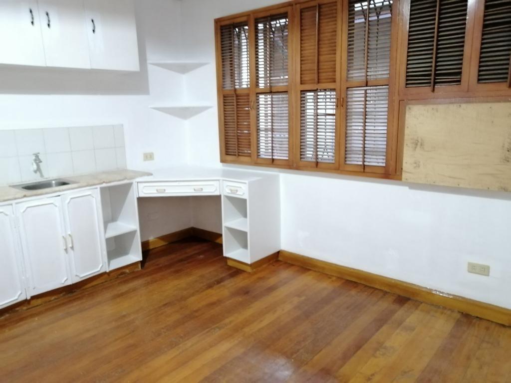 Apartment for Rent in Makati City (very near Chino Roces Ave and