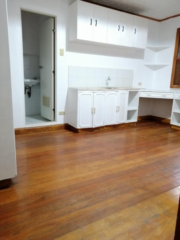 Apartment for Rent in Makati City (very near Chino Roces Ave and