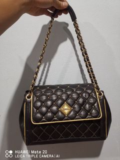 (Category: ) located in . Submitted by Handbags_90 (Listing ID 1142689500, Image 1). Description: .