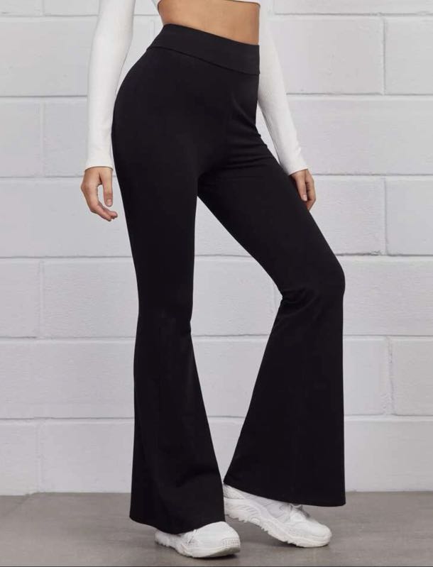 9 Outfit Ideas With Black Flare Pants in 2023
