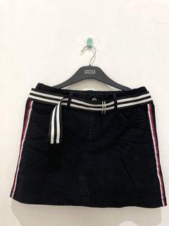 BLACK MINI SKIRT