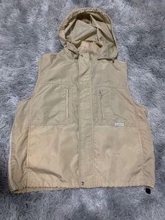 Cargo hooded vest
