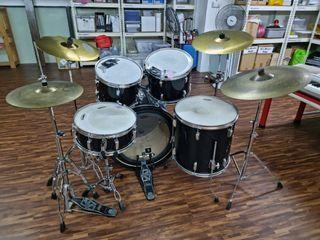 (CONDITION USED: 8/10) USED BUT NOT ABUSED DRUM SET FOR SALE!