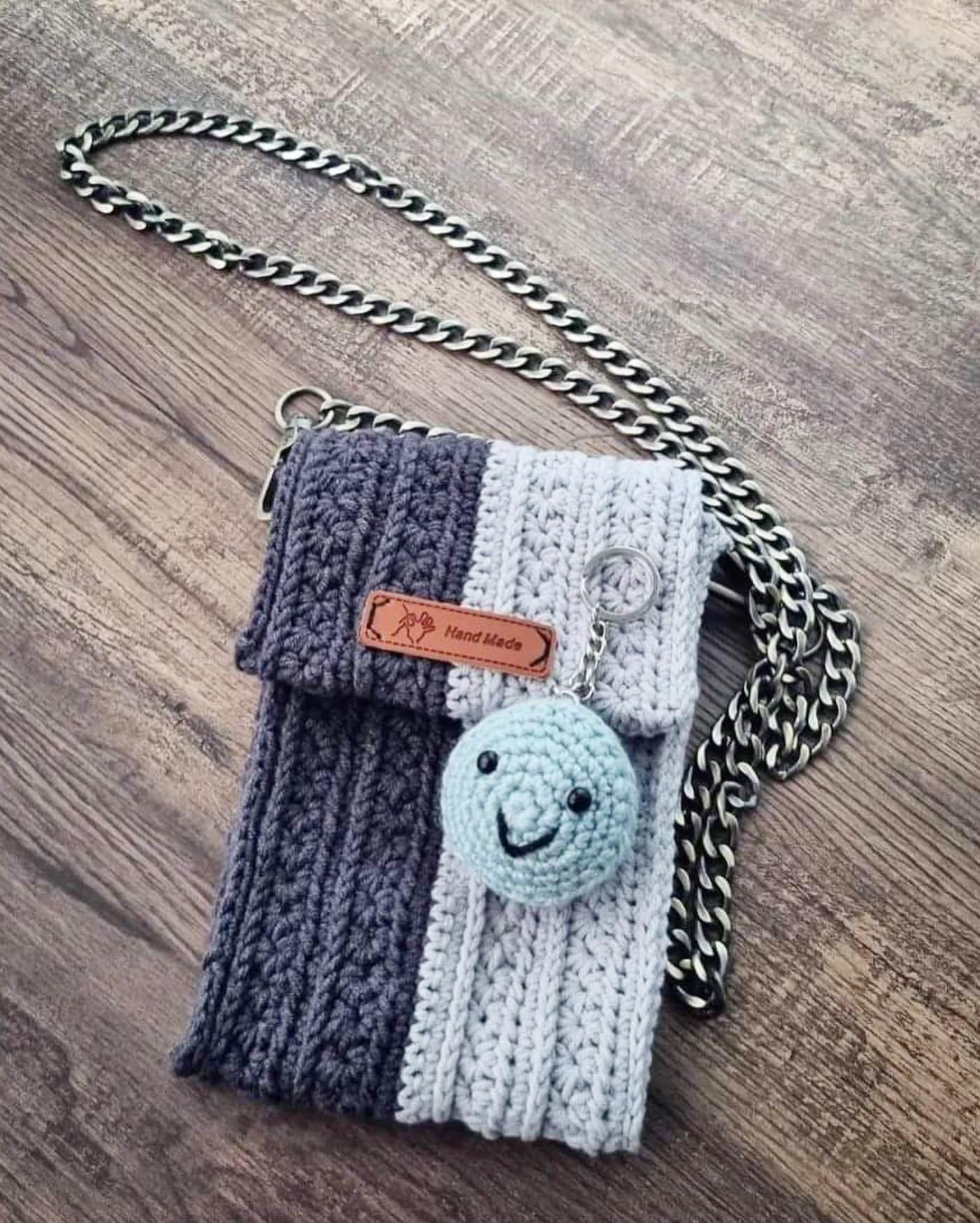 Crochet deals handphone pouch