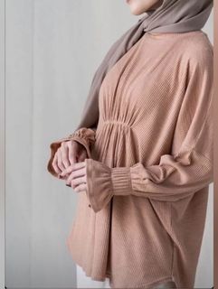 (Category: ) located in . Submitted by poshwardrobe (Listing ID 1142668669, Image 1). Description: .