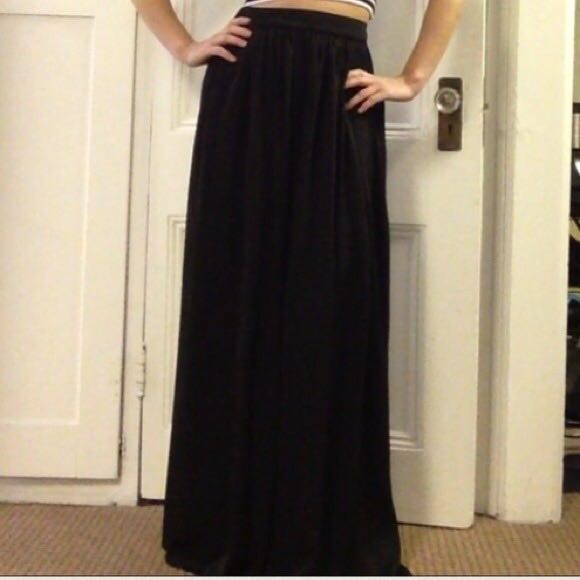H M Maxi skirt Women s Fashion Bottoms Skirts on Carousell