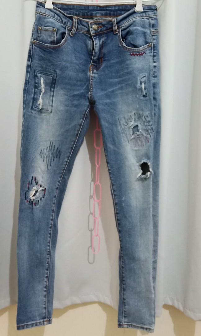 Hw skinny baston stretch jeans (Category: Jeans) located in Angeles City. Submitted by 3JSale (Listing ID 1142579159, Image 1). Description: Cotton stretch jeans with design taterred embroidery nakakasezy ang fit high waist 28-29/ hips 33-35/length 37.