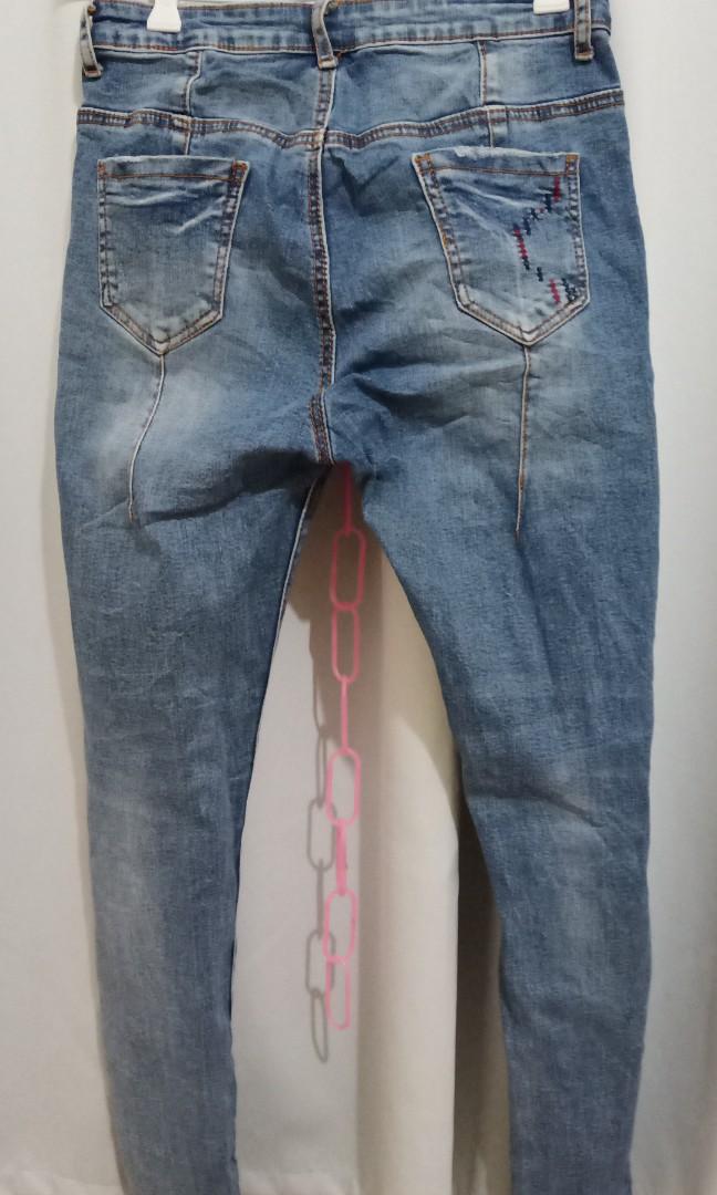 Hw skinny baston stretch jeans (Category: Jeans) located in Angeles City. Submitted by 3JSale (Listing ID 1142579159, Image 2). Description: Cotton stretch jeans with design taterred embroidery nakakasezy ang fit high waist 28-29/ hips 33-35/length 37.