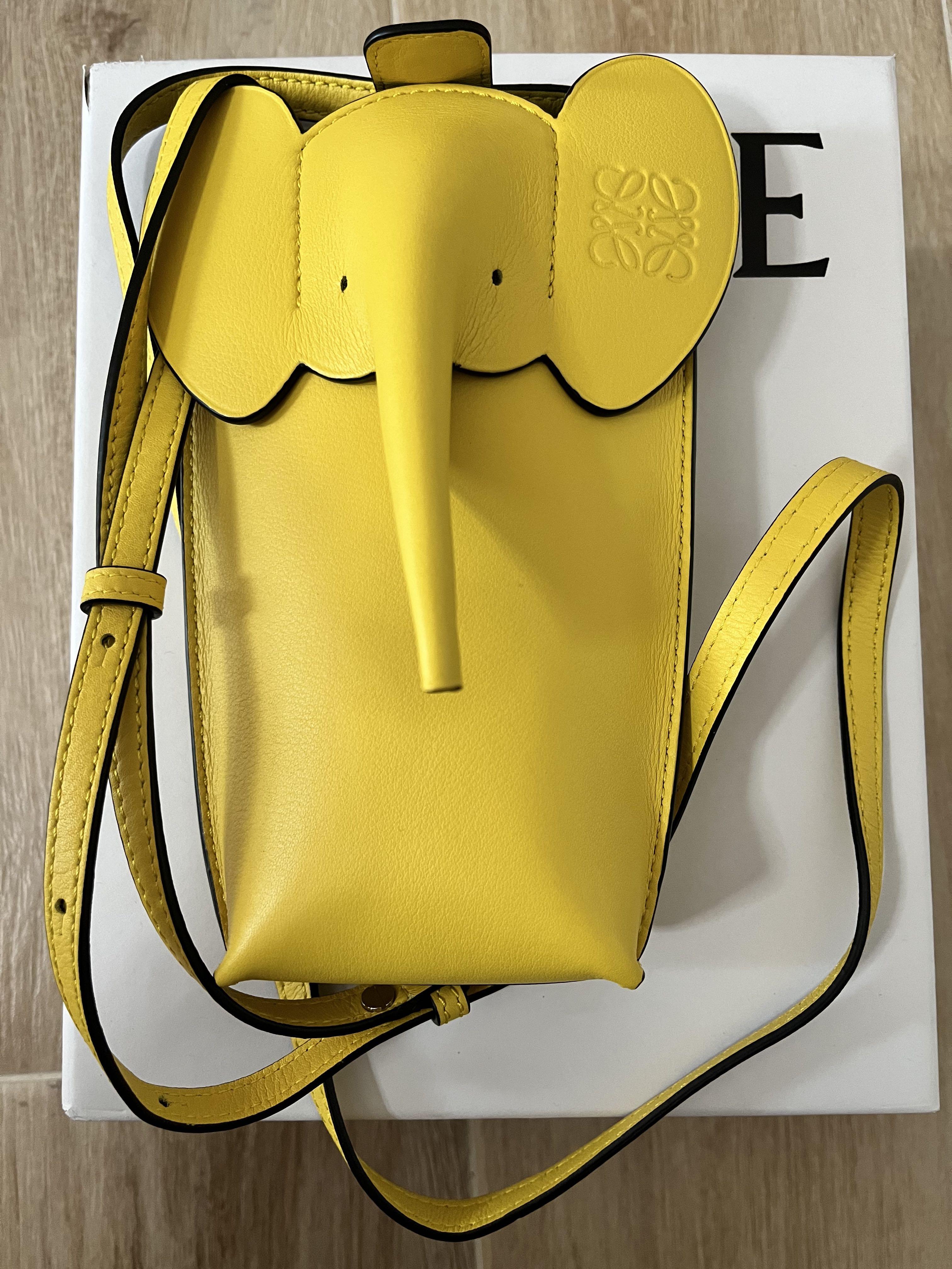 Elephant Pouch in classic calfskin Yellow - LOEWE