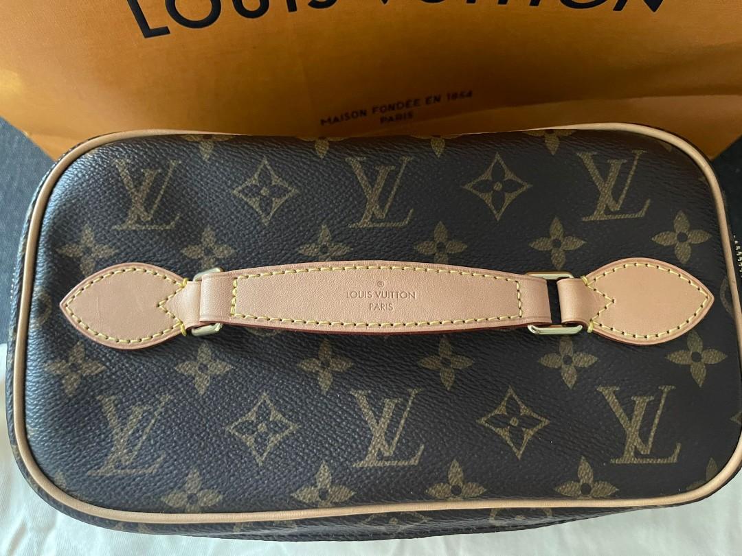 ❤️sold❤️@louisvuitton bb nice toiletry bag with certificate of