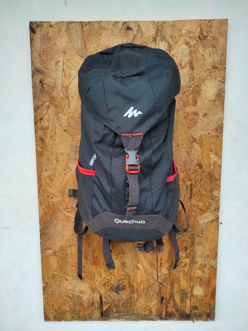 Maleta Quechua 30 L Fesyen Pria Tas Dompet Ransel di Carousell