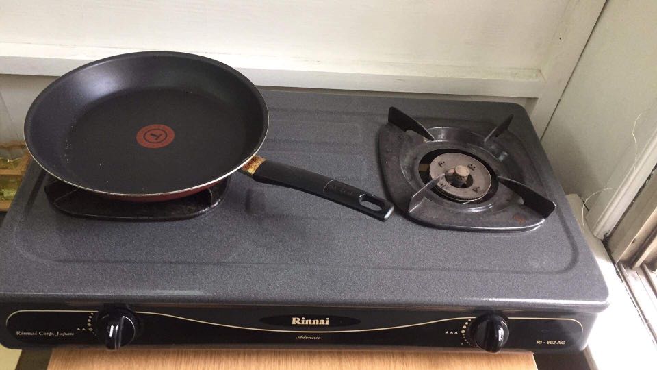 RINNAI GAS STOVE w/ LPG, Furniture & Home Living, Kitchenware